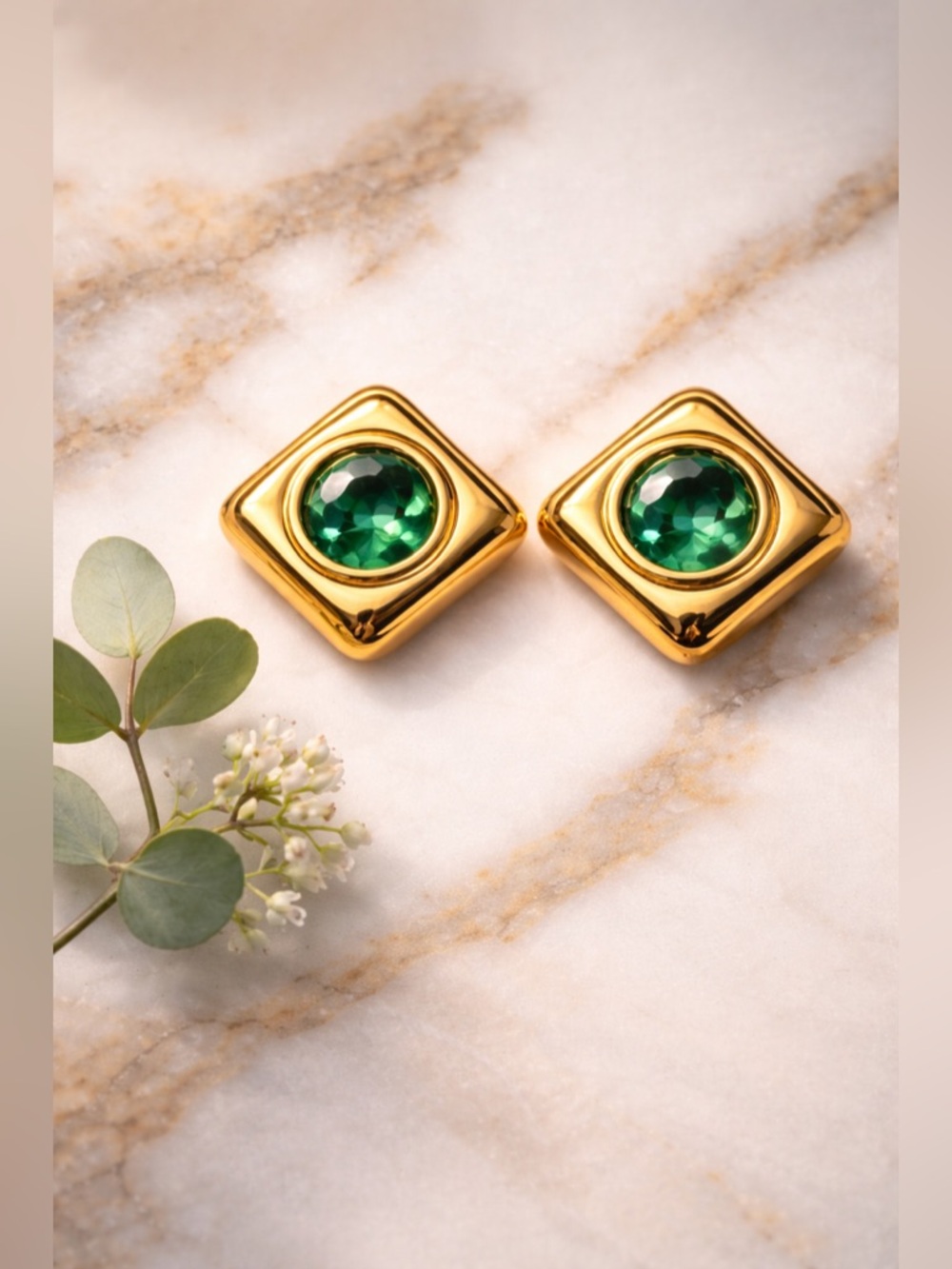 Vintage SAL Swarovski America Ltd Emerald Green Crystal Clip Earrings 1980s